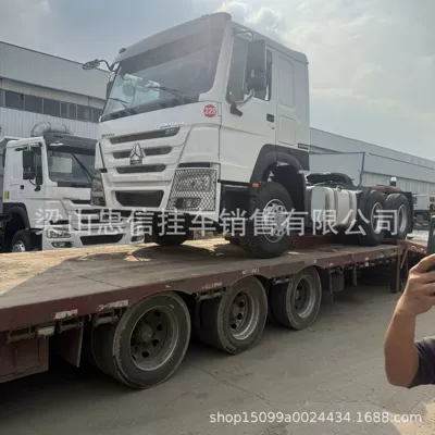 Sinotruk Howo 6*4 Tractor Head for Sale, Double Axle Semi-Trailer Tractor Head, 380 Horsepower Tractor Truck Head
