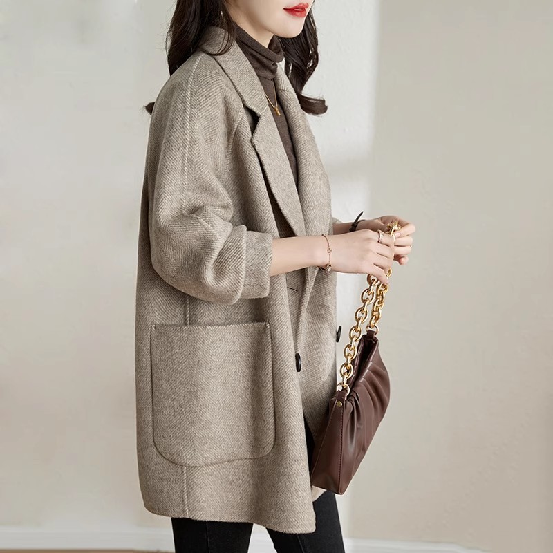 카키 레귤러 [올해 인기 미인/상단 가볍고 성숙한 프렌치 틈새/아름다운 짧은 스타일/뚱뚱한 소녀/작은 사람/얇은 스타일/슬림핏/티셔츠/독특함/멋져요