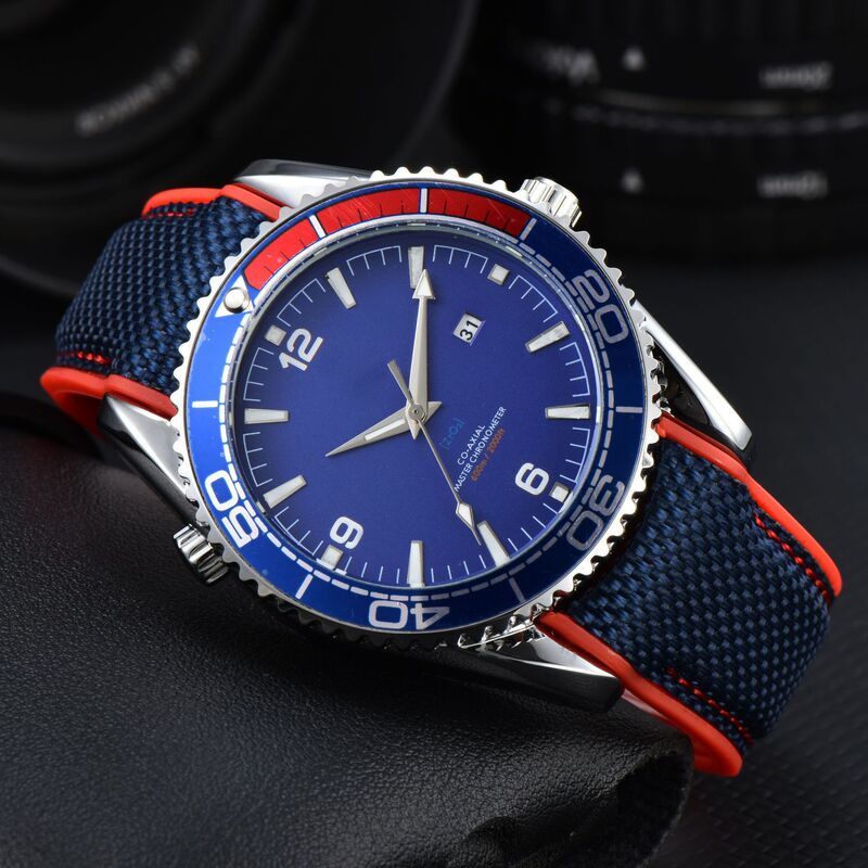 2020 Foreign Trade Men's Round Watch 3-Pin Calendar Quartz Watch Transparent Bottom Hollow Watch Manufacturer