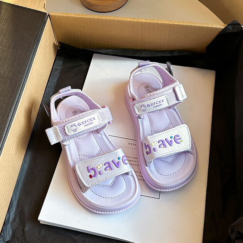 Zapatos de princesa huecos de dedo abierto para niñas 2026 verano nuevo estilo para niños con suela suave de moda versátil zapatos de playa deportivos zapatillas frías