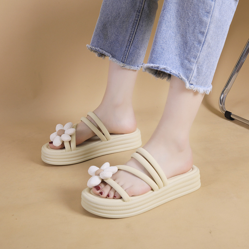 Zapatillas para mujeres 2025 nuevo estilo de verano con falda de alta calidad de moda con suela gruesa y suave antideslizante zapatillas frías junto al mar