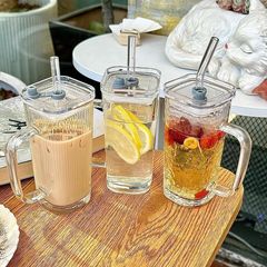 透明insハンドル付きガラスコップ高颜値女性夏ジュースカップストライプ蓋付きストローカップ卸売り
