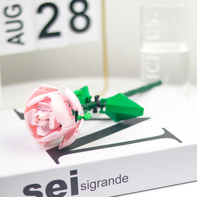 Ramo de bloques de construcción Rosas de bricolaje Maestros de Navidad Regalos de vacaciones Día de San Valentín Rosa rosa azul al por mayor