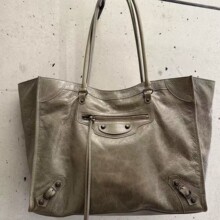 ������Ʒ�W�tͬ��r�а��ڙC܇�Tᔰ������OӋ����б�����Ů