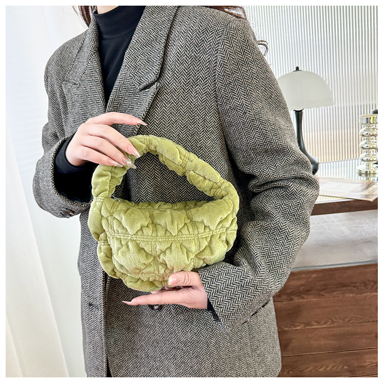 Versione coreana della nuova borsa da donna in peluche, alla moda e versatile, borsa a pieghe a forma di nuvola, borsa casual a forma di raviolo_voghion.com
