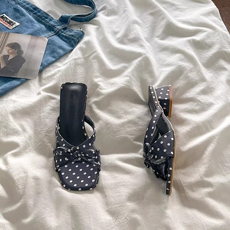 2026 nuevo estilo de verano con lazo con zapatillas de tacón grueso de onda blanca de hadas francesa image 4