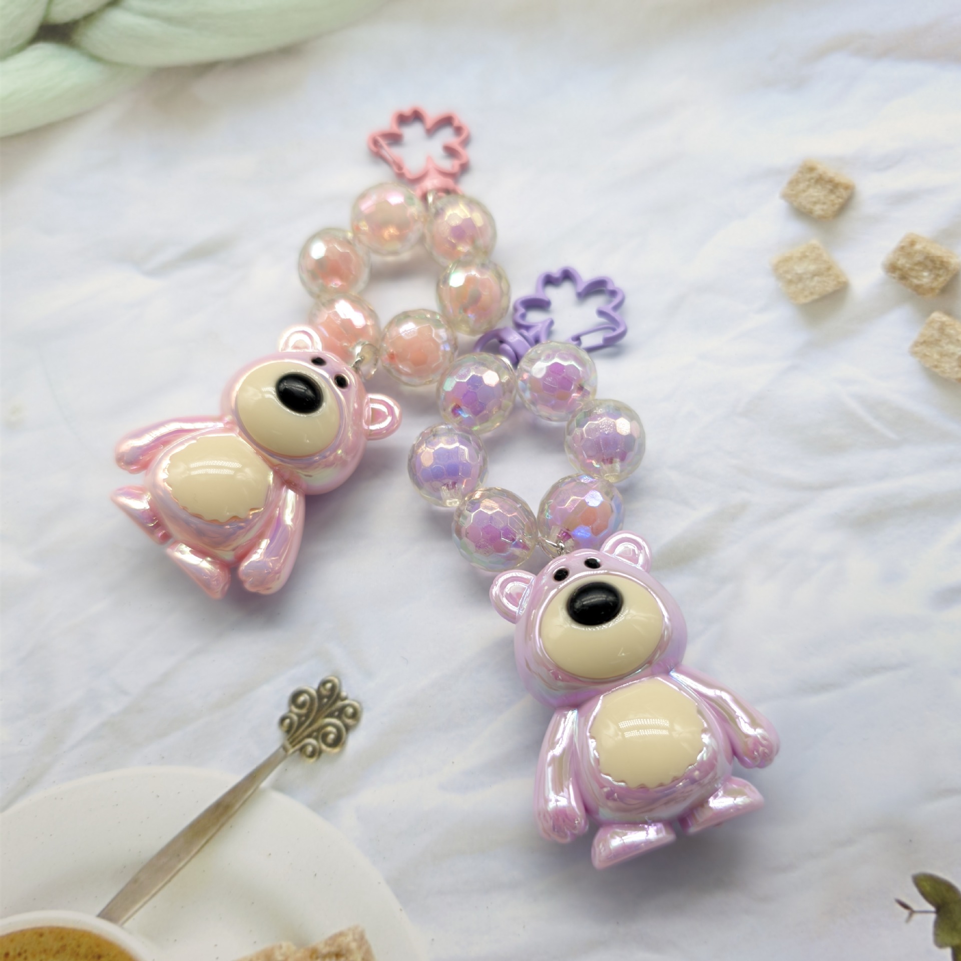 2023 nuevo llavero de cadena de cuentas redondas colgante de oso Cadena de teléfono móvil colorido fresco perla accesorios de color sólido auricular