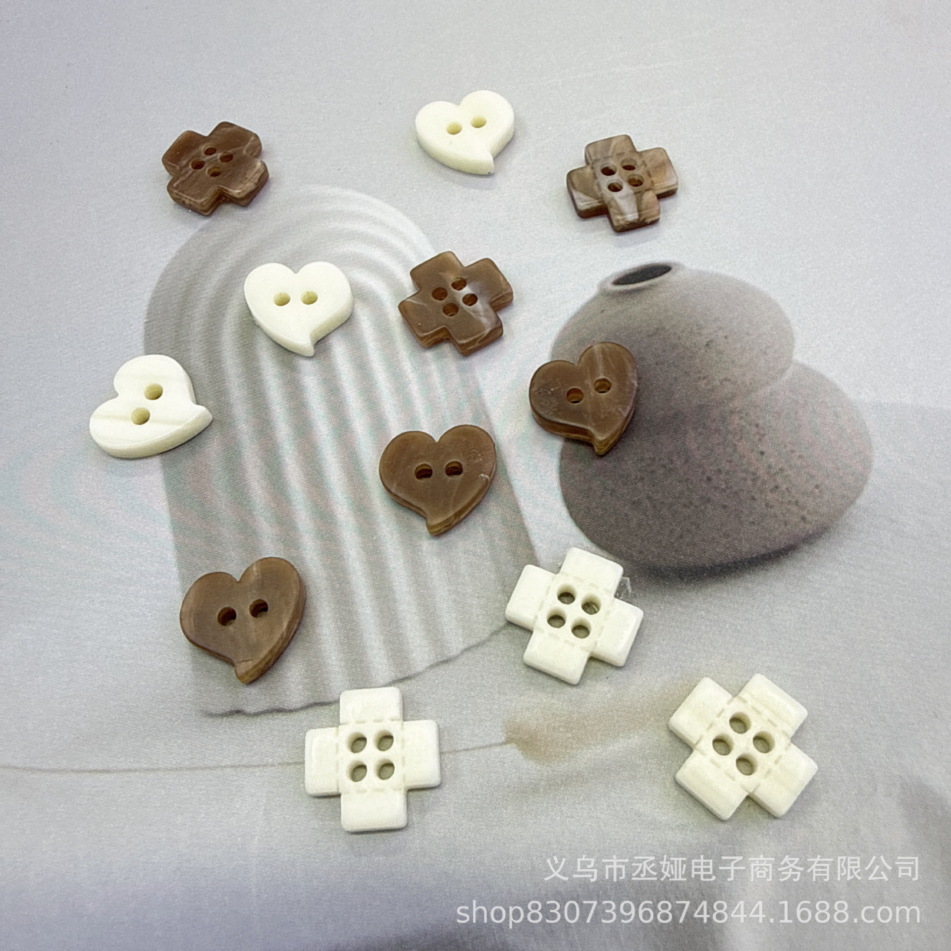 可爱桃心两眼手工DIY毛衣衬衫帆布袋装饰树脂爱心羊绒衫方形纽扣