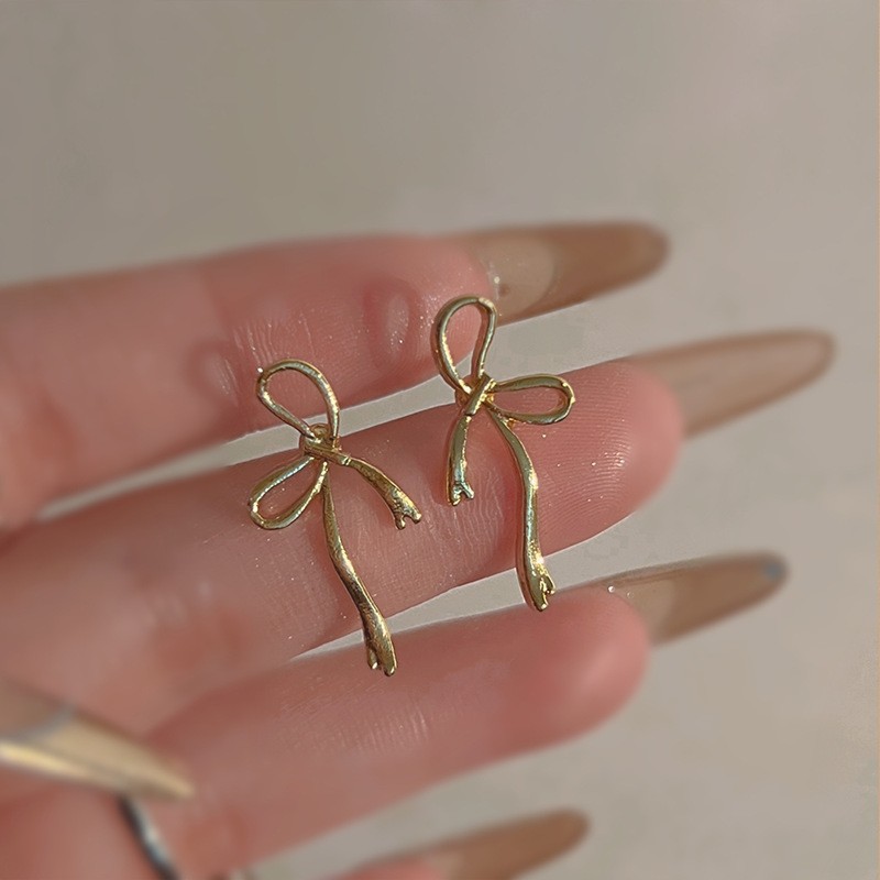 Pendientes de metal de alta gama, diseño minimalista y moderno, para mujer 2024, suministro al por mayor
