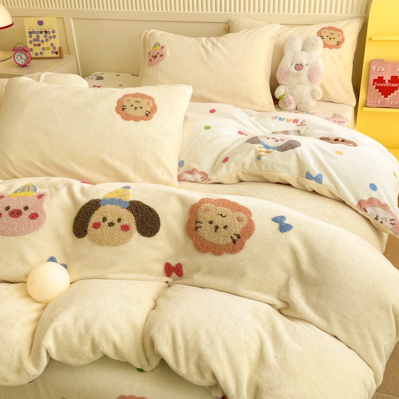 Invierno grueso terciopelo de leche traje de cuatro piezas lindo bordado de toalla de terciopelo de doble cara funda de edredón franela de dibujos animados sábana de tres piezas