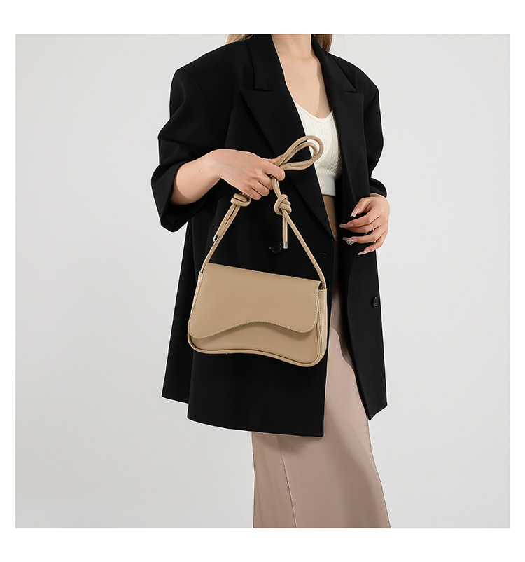 Underarm bag for women, new autumn 2024 fashion and niche design, single-shoulder crossbody bag, stylish and relaxed small square bag undefined