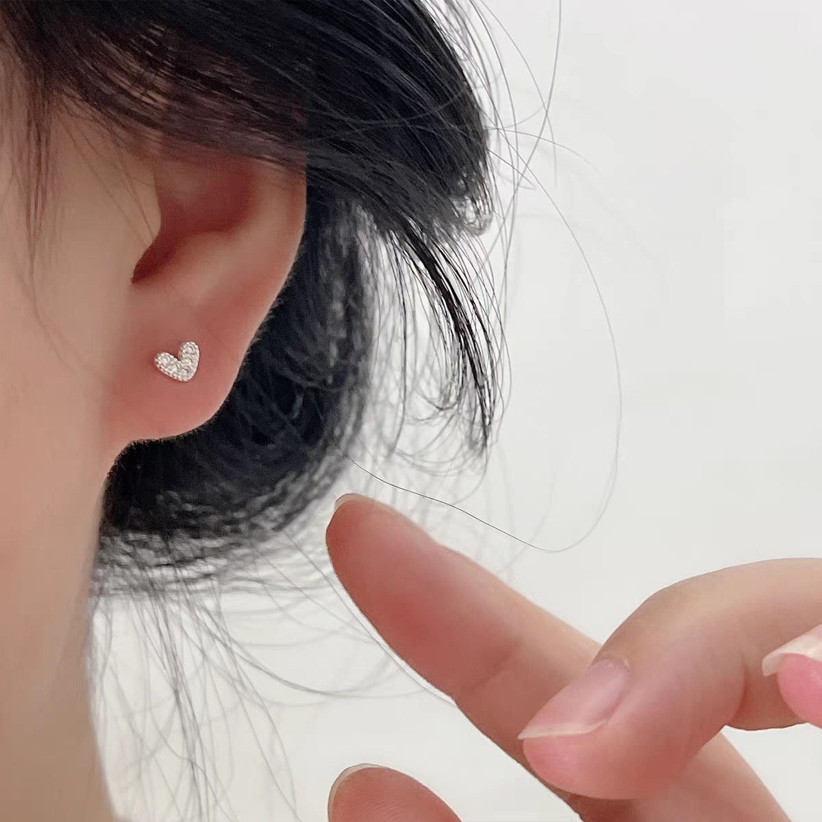 Cubic Zirconia And Pearl Stud Earrings For Everyday Elegance_voghion.com