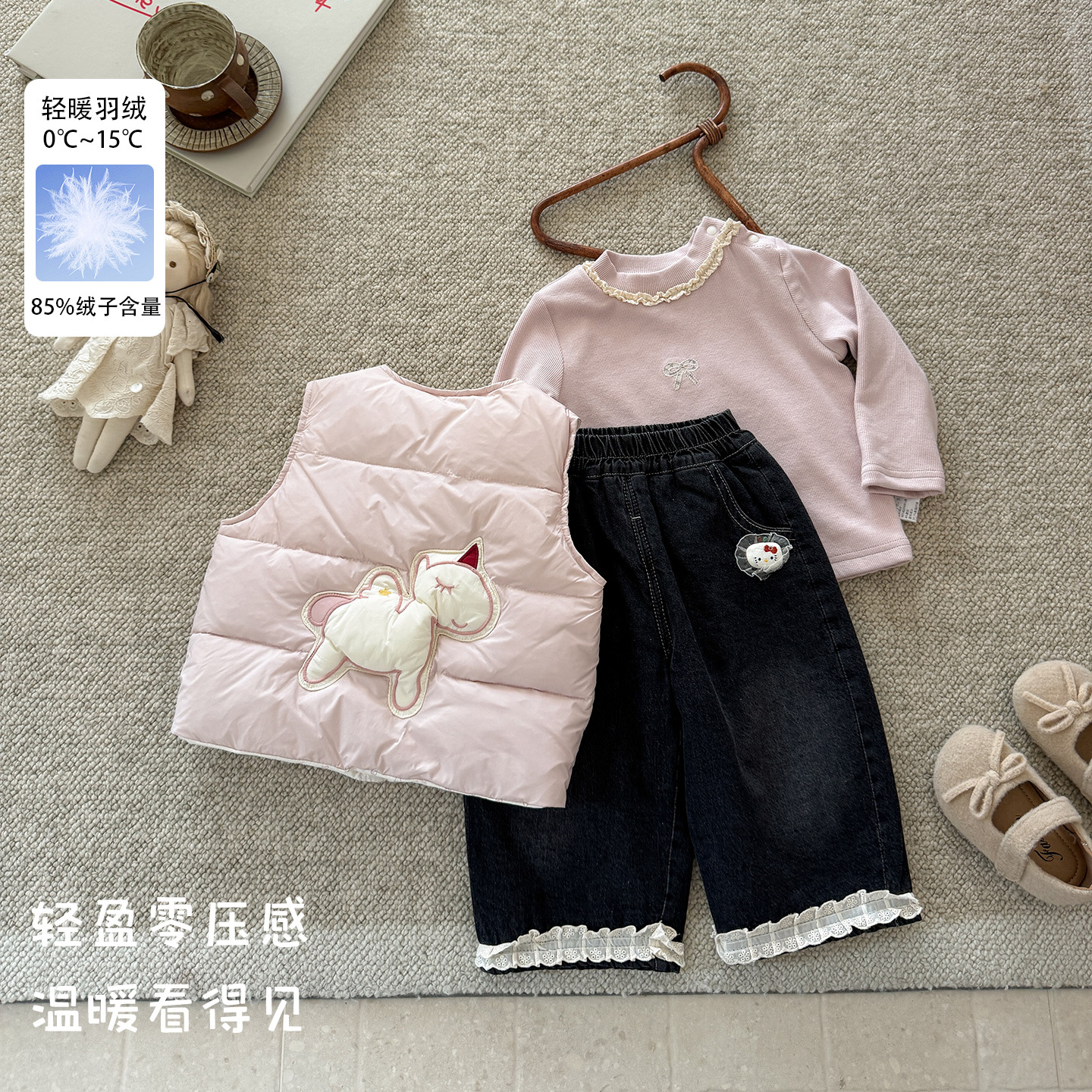 Girls' lightweight down vest for outerwear, 2026 autumn/winter collection, warm padded jacket for little girls, 90% white duck down