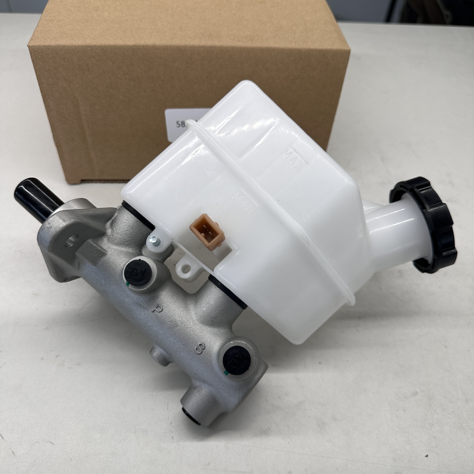 Suitable for Hyundai Tucson and Kia Sportage Brake Master Cylinder 58510-2E500 585102E500