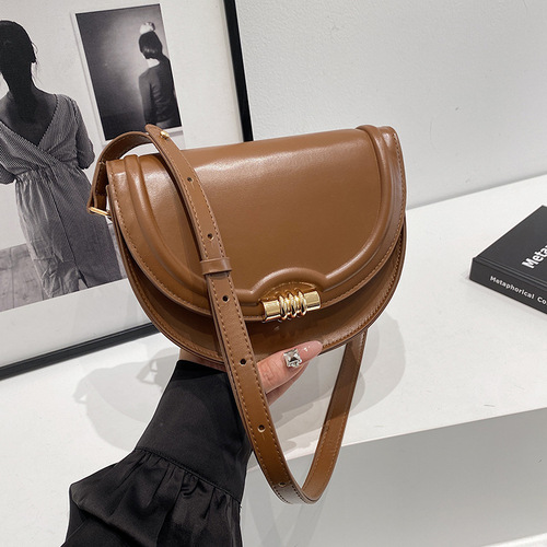 Korean version minimalist stylish saddle bag for women 2024 new fashion retro single shoulder crossbody bag versatile commuting bag