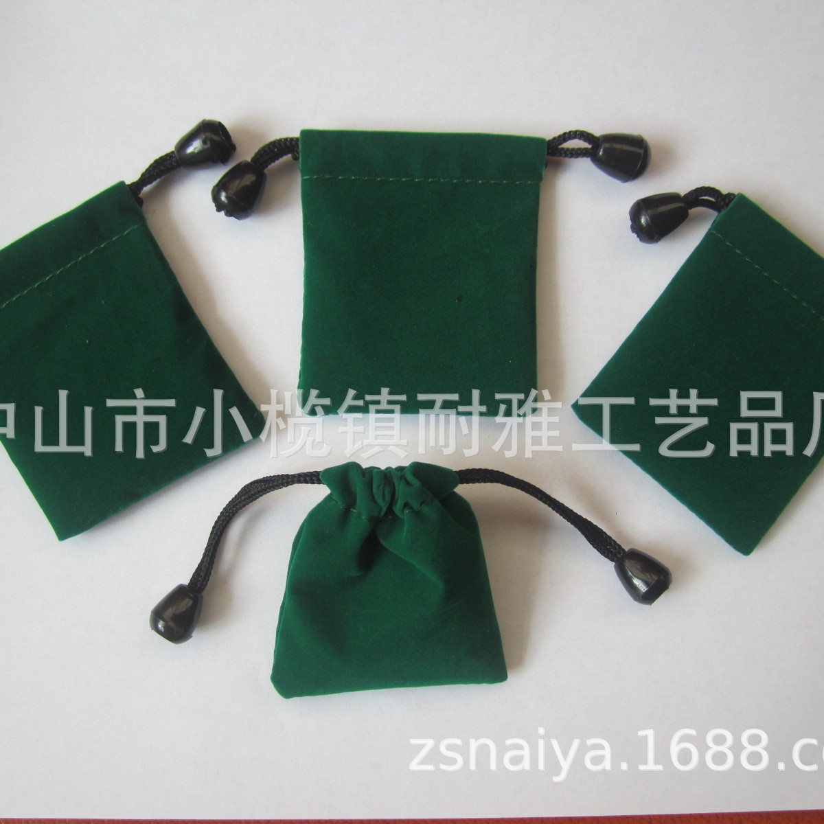 尼龙植绒塑胶吊钟配件绒布袋纪念币丝绒束口袋绒布抽绳袋厂家供应