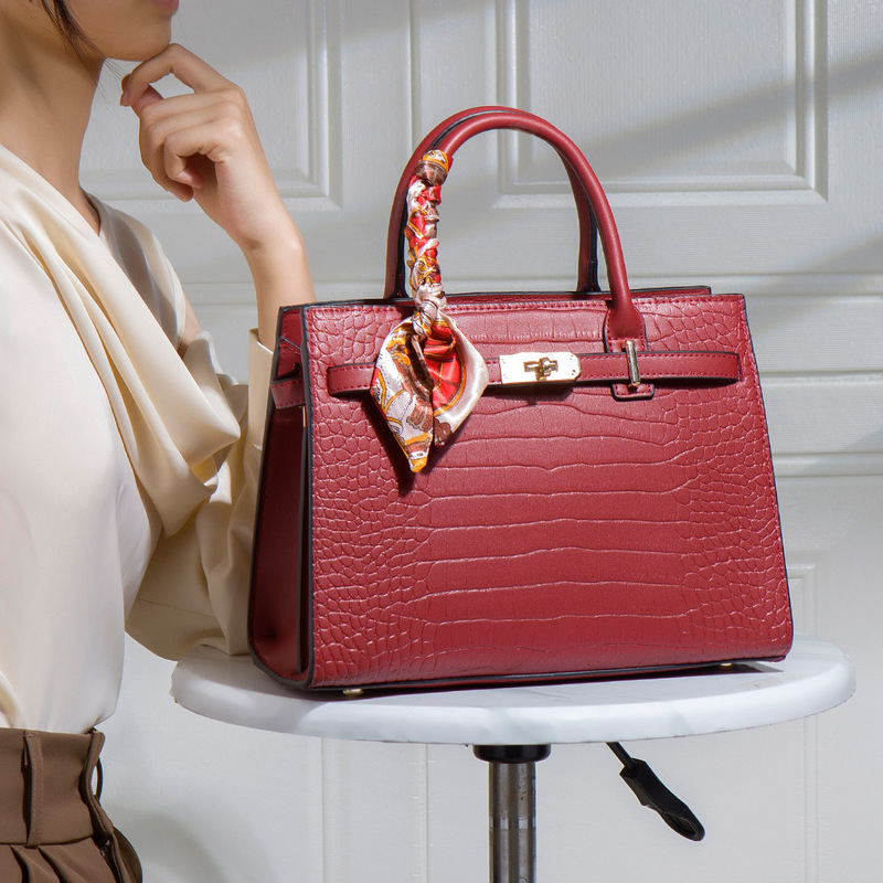 Mom's Bag, a High-End and Elegant Crossbody Bag for Middle-Aged Women, Large-Capacity Handbag, Bridal Wedding Bag Mom's Bag, a High-End and Elegant Crossbody Bag for Middle-Aged Women, Large-Capacity Handbag, Bridal Wedding Bag