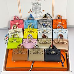 新商品のおしゃれなミニバッグのペンダントが可愛いです。