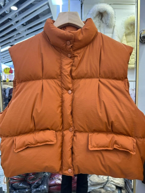 Пуховик, короткий тёплый жилет