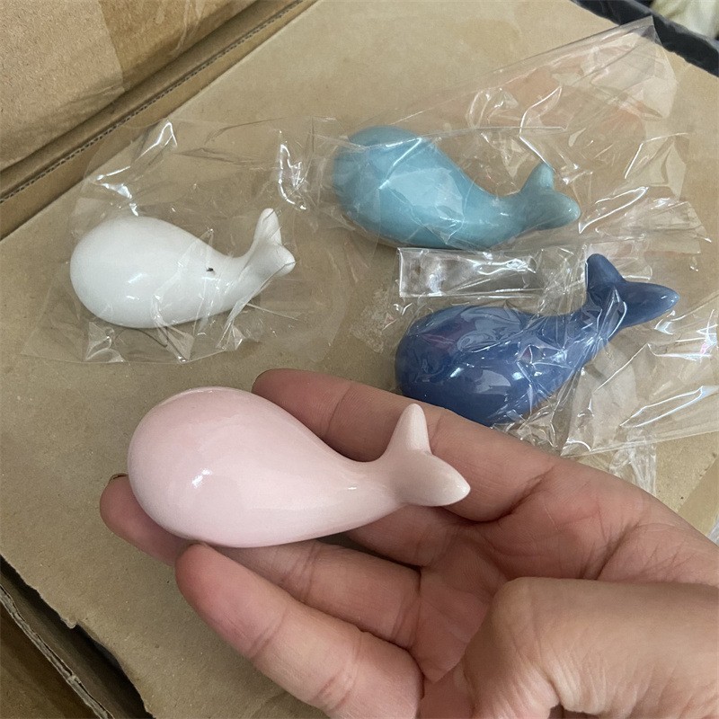 陶磁器の小動物の筆は筆の山の文房の4宝の書斎のデスクトップを置いて漫画の筆の山の筆を置いて小物を置きます。|undefined
