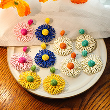 波西米亚度假风手工编织拉菲草耳环 欧美设计感撞色镂空花朵耳坠
