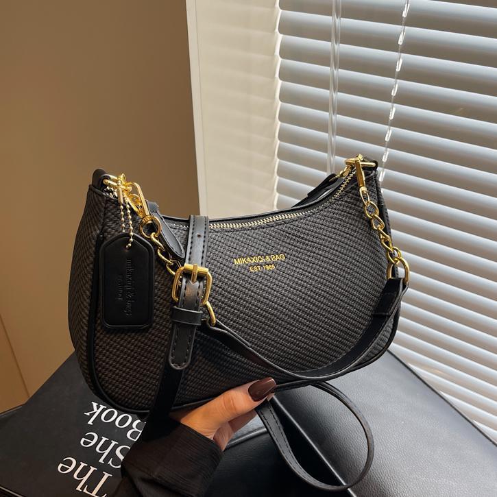 Transfronterizo simple bolsa de ropa casual para mujeres 2025 nuevo estilo universal bolsa de hombro de moda para viajar bolso de cadena de estilo extranjero