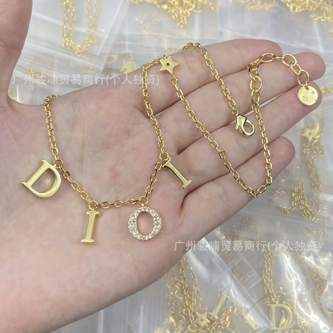 High-End D Brand Full Diamond Letter O Smooth Necklace for Women, Light Luxury Style Fashion Star Collarbone Chain for Women Wholesale Dropshipping