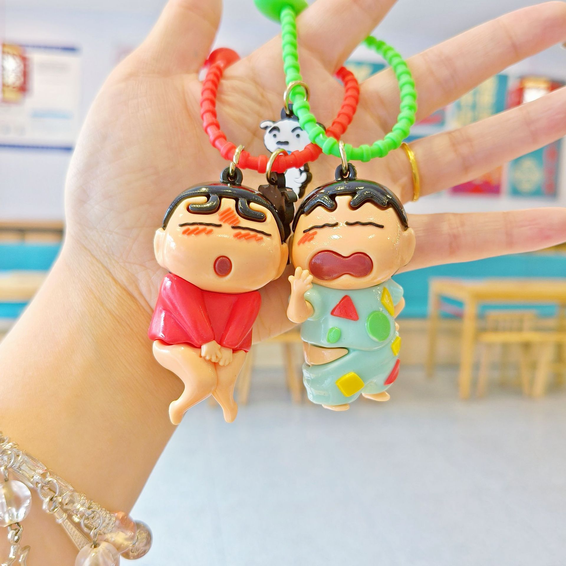 New Crayon Shin-Chan Cartoon Keychain Cute Couple School Bag Pendant Car Keychain Doll Machine Small Gift
