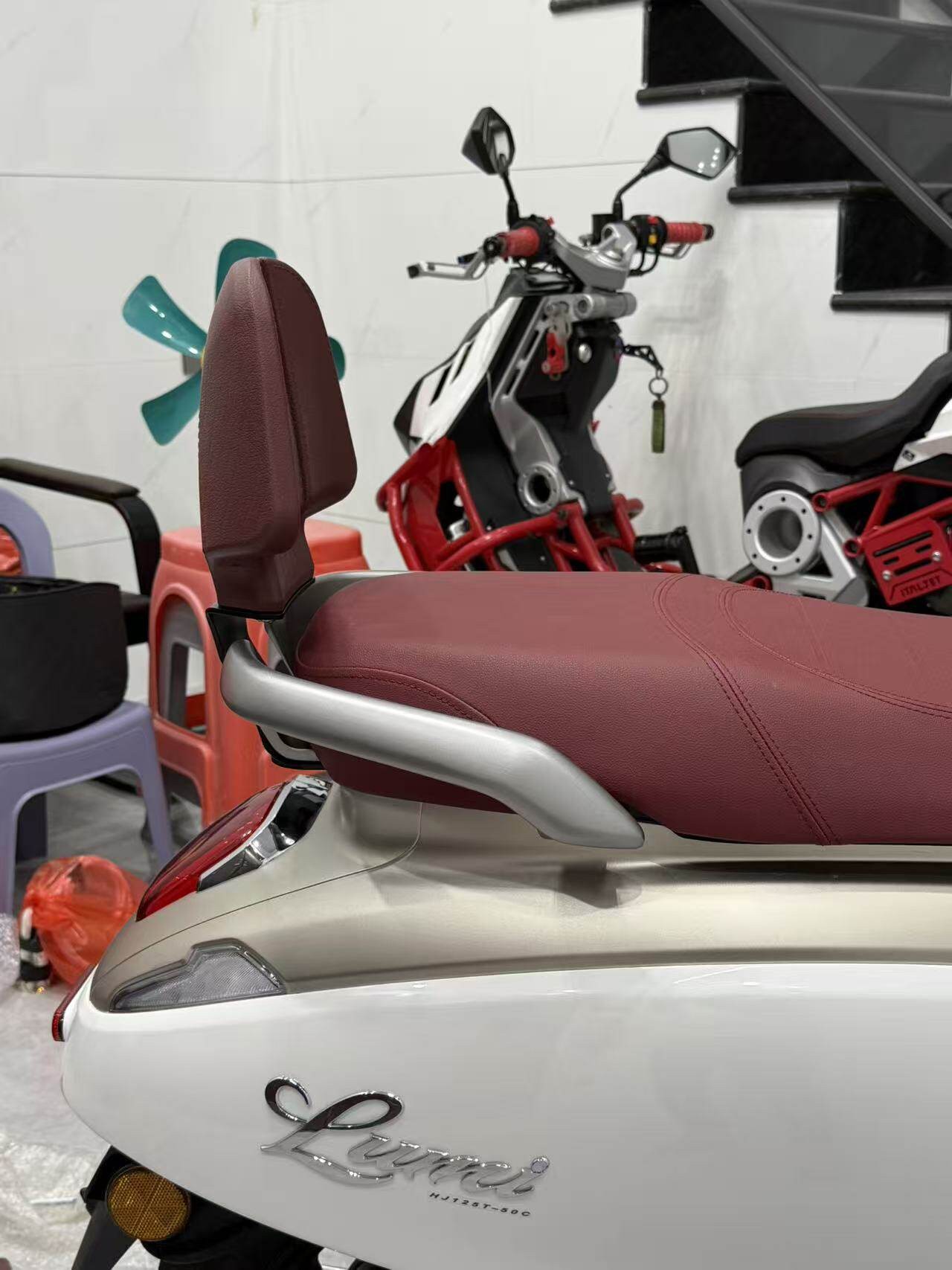 Suitable for Haojue Lumi125 Modified Rear Backrest, Rear Seat Lumbar Support, Passenger Backrest, Humpback Backrest, Cushion
