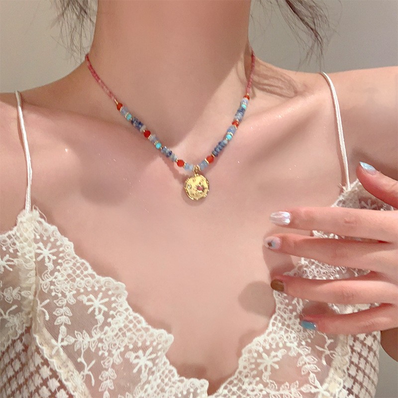 Collar con colgante de cuentas de estrella de color de verano, dulce femenino, pequeña cadena de clavícula fresca, estilo de vacaciones, collar de todo fósforo de nicho