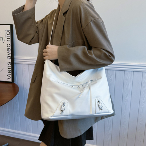 Large capacity retro bag 2024 autumn new women's bag fashionable personality shoulder bag college student crossbody tote bag