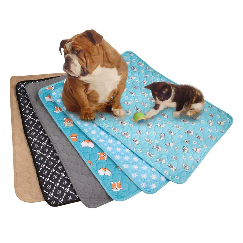 Коврик для подгузников для домашних животных Повторяющийся моющийся коврик для подгузников для собак Абсорбирующий нескользящий водонепроницаемый коврик для подгузников Тренировочный подгузник для кошек