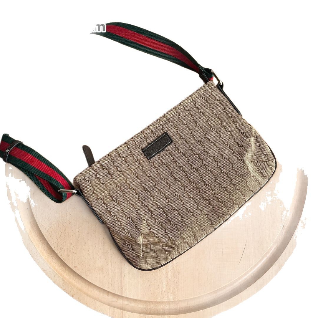 Fashionable universal belt bag for men and women