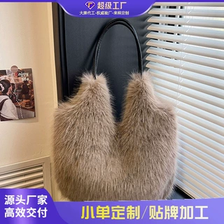 跨境2026秋冬季毛绒包包女轻奢单肩包大容量包韩版腋下通勤包
