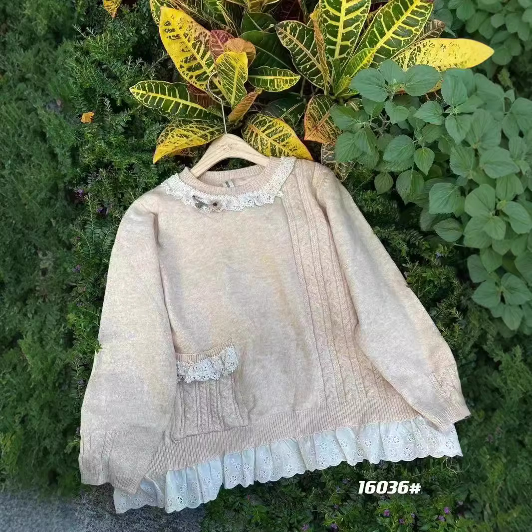 Spring Japanese knitted sweater with a round collar