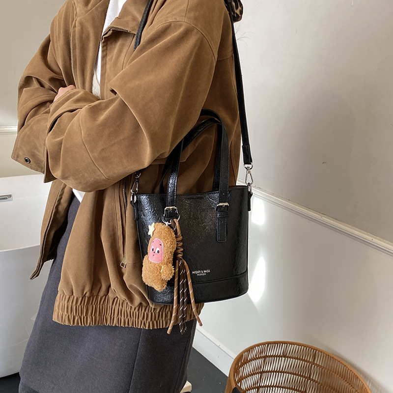 2025 nuevo otoño y invierno ocio bolso de mano de lujo ligero retro popular bolso de viaje de damas