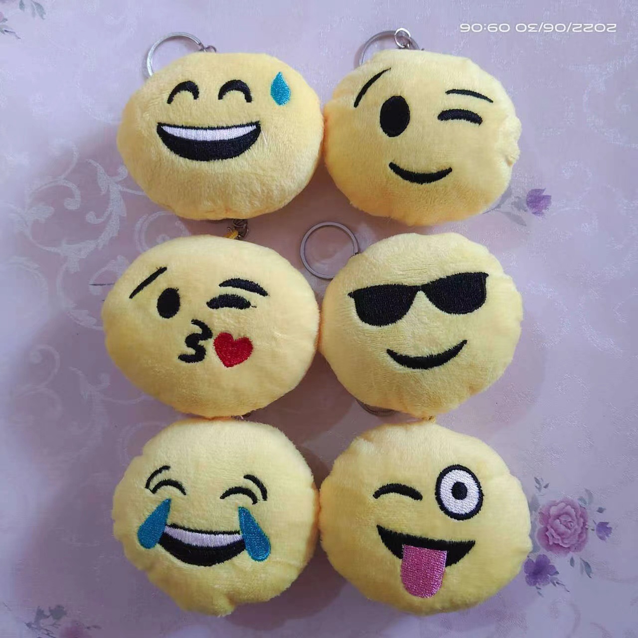 Juguetes de peluche transfronterizos pequeños emoticones colgantes mochilas llaves colgantes eventos de boda arrojar regalos colgantes al por mayor