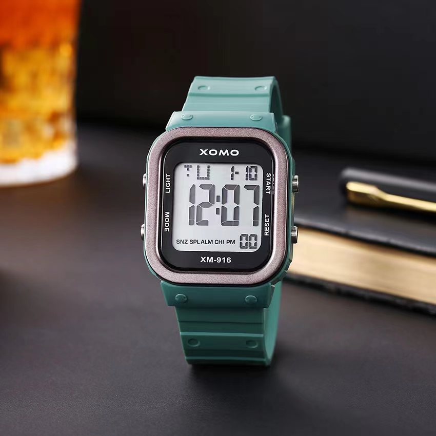 Reloj cuadrado popular en línea para hombres reloj deportivo para niñas en Harajuku estilo coreano simple moda retro reloj electrónico