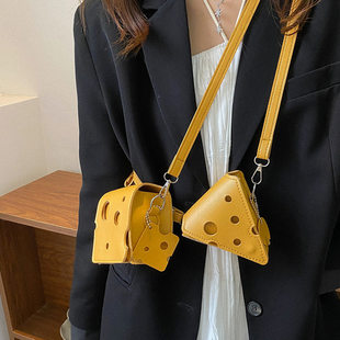 Small design cute triangular lipstick, headphones, shoulder bag, wallet, 2023 collection, new collection