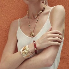 小众贝壳树脂宽手镯轻奢度假风百搭手饰个性简约设计款宽手镯