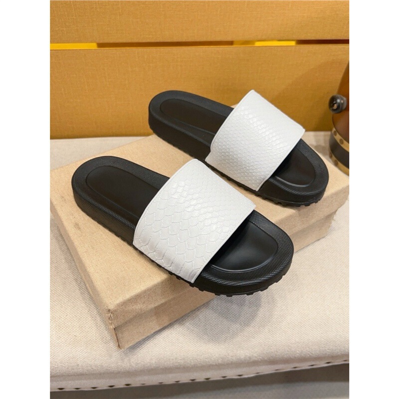 Crocodile Pattern Genuine Leather Slippers Men's Trendy Outdoor Summer Fashion Non-Slip Sandals Casual Slippers 2024 Men's Slippers