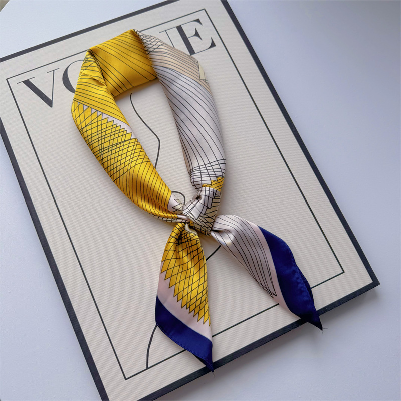 Primavera y verano nueva bufandas de impresión de letras de satén 70 × 70 bufandas de seda pequeñas bufandas cuadradas de alta calidad bufandas de estilo francés
