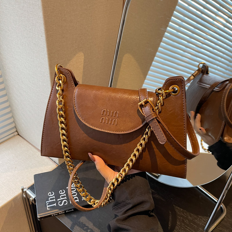 Bolsos de brazo retro retro de alta calidad para mujeres 2025 invierno nuevo bolso de tendencia de cadena bolso de hombro universal bolso de tendencia