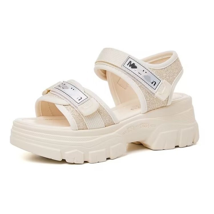 Sandalias deportivas para mujeres 2026 nuevo verano versátil muffin pendiente de fondo grueso y moda para usar zapatos de playa para mujeres