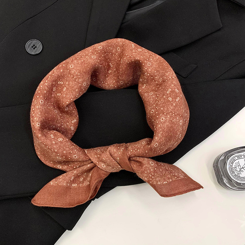 Pequeña toalla cuadrada bufandas de seda 2025 nueva moda bufandas de invierno mujeres de alta calidad bufandas de cuello al por mayor