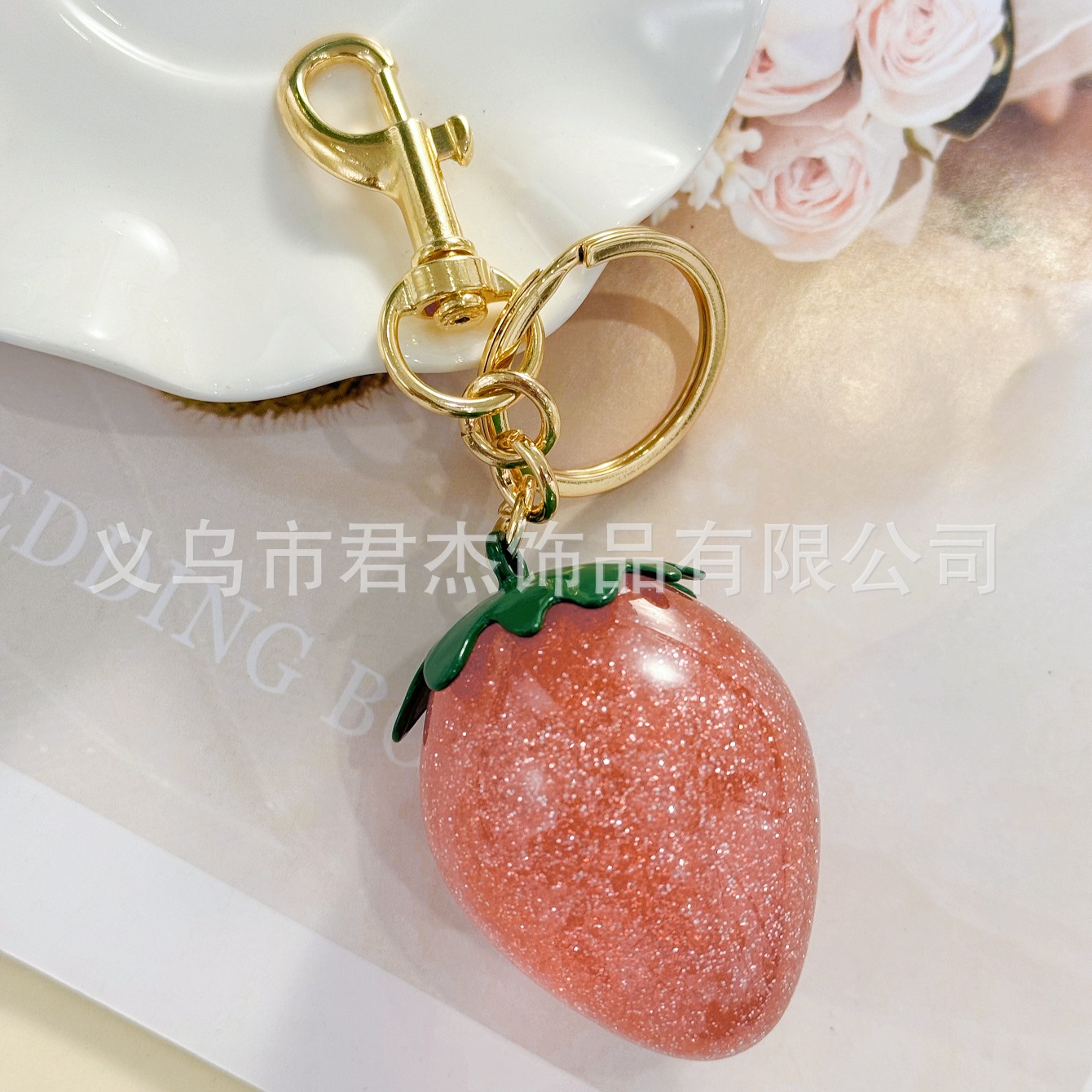 さくらんぼのキーホルダーアクセサリーのバッグのストラップがおしゃれで美しい水晶樹脂車センチ車のキーホルダーの女性