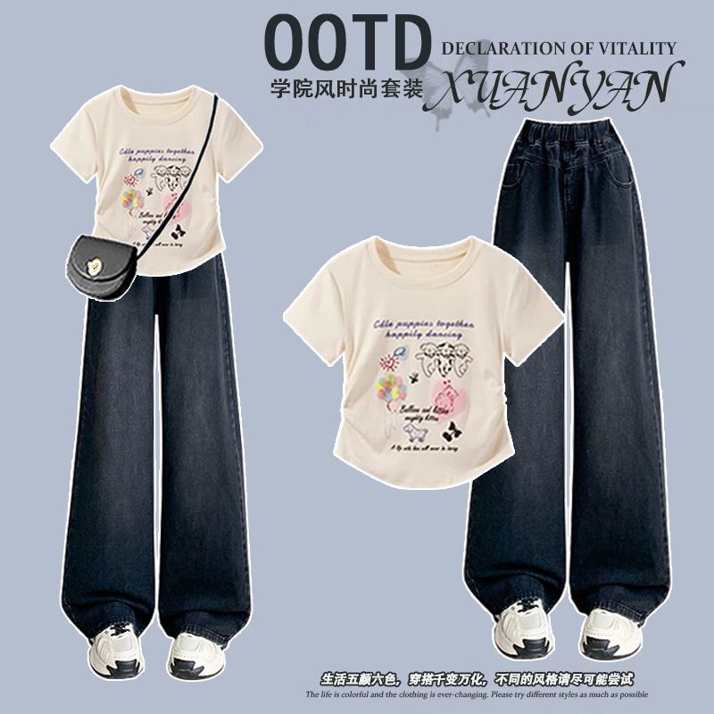 Fashionable Outfit # American Fashion Short-Sleeved T-Shirt for Women, Pleated Waist-Cinching Top Paired with Black Straight-Leg Jeans Fashionable Outfit # American Fashion Short-Sleeved T-Shirt for Women, Pleated Waist-Cinching Top Paired with Black Straight-Leg Jeans