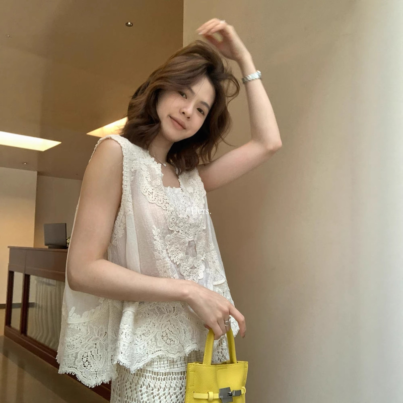 Hers French-Style Simple Retro Holiday Design Jacquard Youthful Square-Neck Sleeveless Blouse 80365 Hers French-Style Simple Retro Holiday Design Jacquard Youthful Square-Neck Sleeveless Blouse 80365