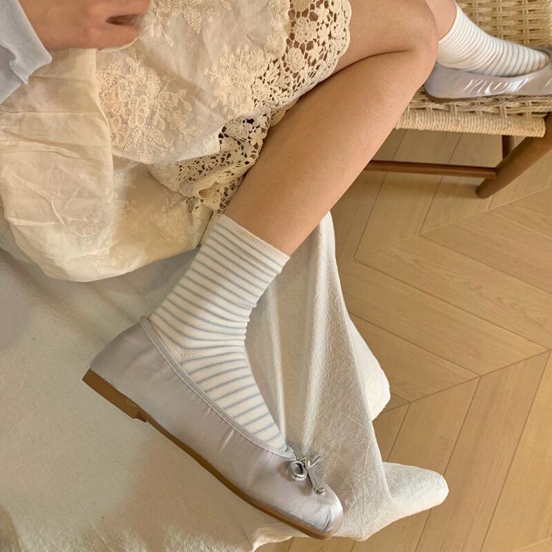 2025 spring and summer new combed cotton milk blue all-in-one machine boneless sewing head Korean ins medium tube women's socks wholesale