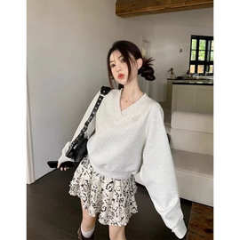 灰色v领刺绣卫衣女秋季宽松oversize美式慵懒风长袖套头上衣外穿